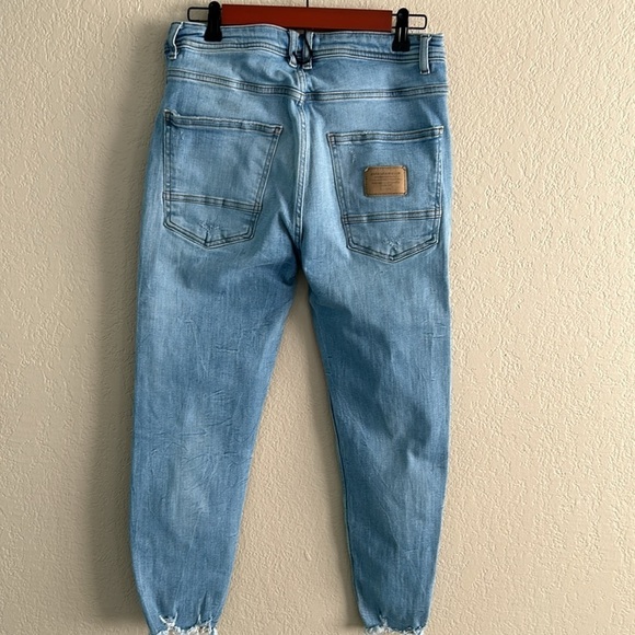 Zara Women's Ripped High Rise Jeans Sizes 32 - Picture 5 of 6